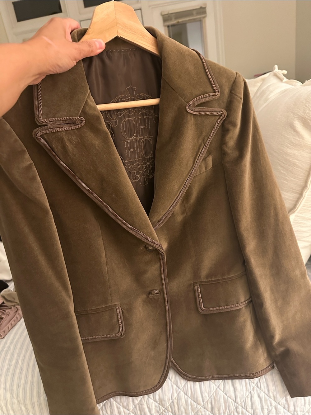 Carolina Herrera Olive Suede Tailored Blazer - Picture 4 of 8
